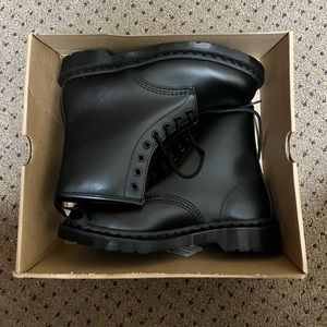 DR MARTENS BOOTS MEN SIZE 9